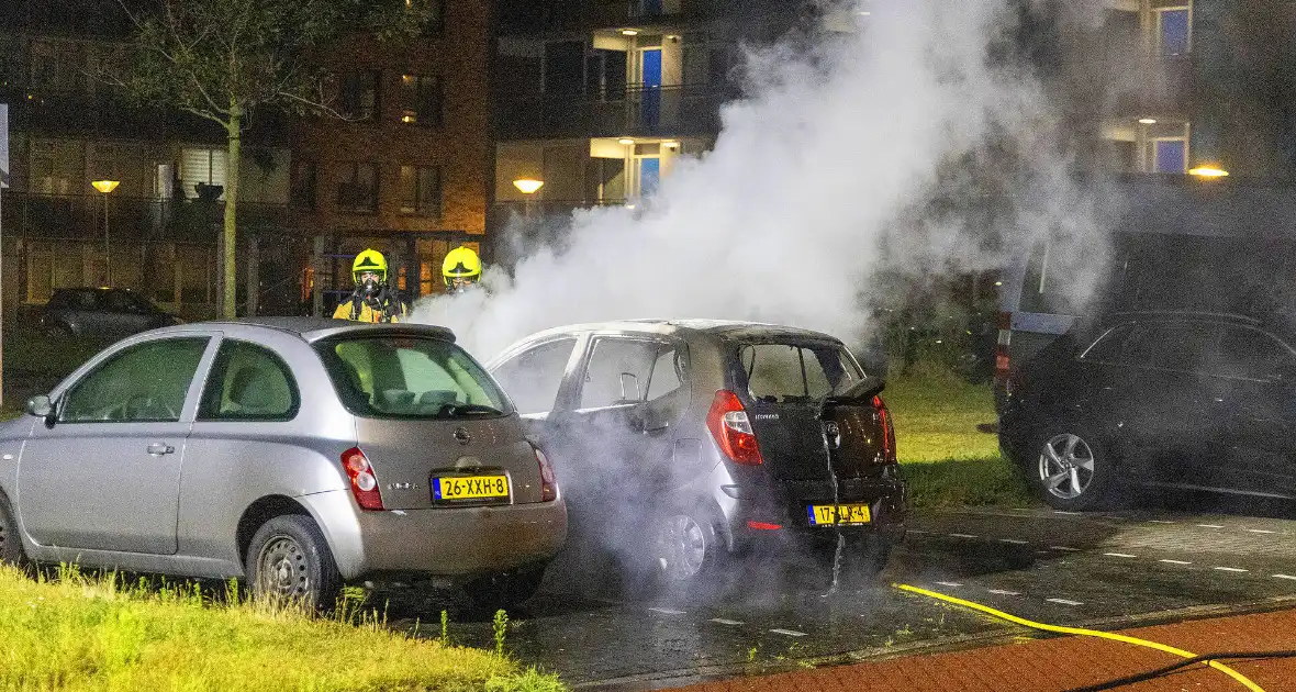 Personenauto volledig uitgebrand in nachtelijke uren - Foto 2