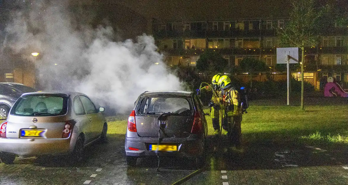 Personenauto volledig uitgebrand in nachtelijke uren - Foto 3