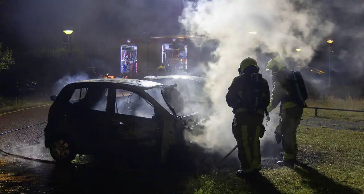 Personenauto volledig uitgebrand in nachtelijke uren - Foto 4