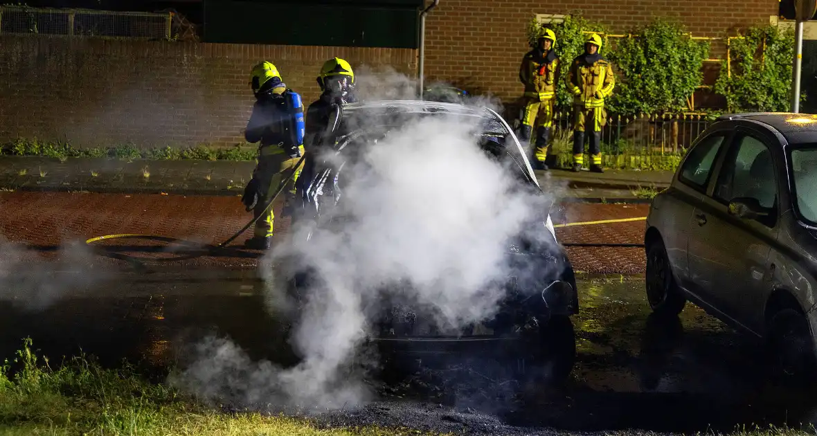 Personenauto volledig uitgebrand in nachtelijke uren - Foto 5