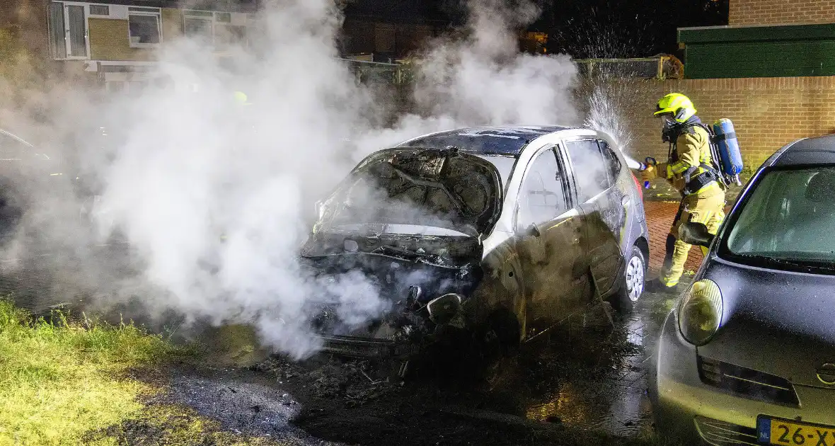 Personenauto volledig uitgebrand in nachtelijke uren - Foto 6