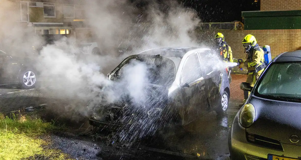 Personenauto volledig uitgebrand in nachtelijke uren - Foto 7