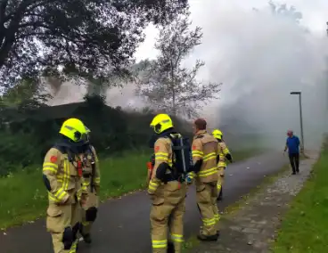 Veel rookontwikkeling bij uitslaande schuurbrand