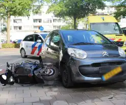 Automobilist schept scooterrijder