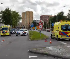 Gewonde en voertuigen zwaar beschadigd na aanrijding