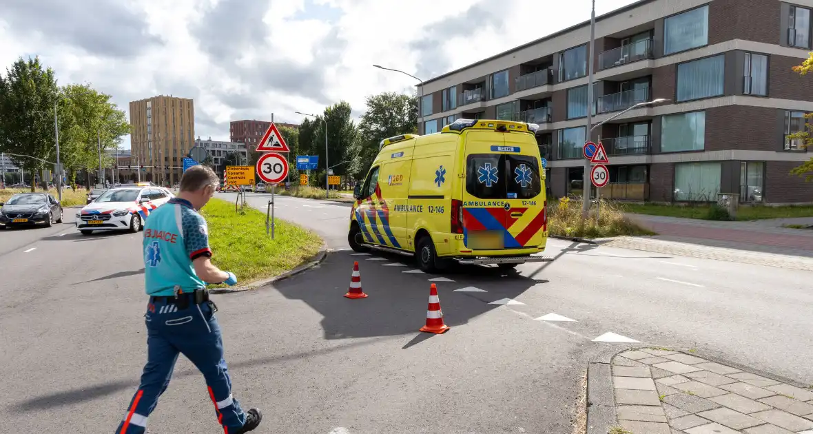 Gewonde en voertuigen zwaar beschadigd na aanrijding - Foto 3