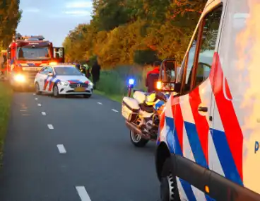 Traumateam ingezet voor auto die op zijkant belandt