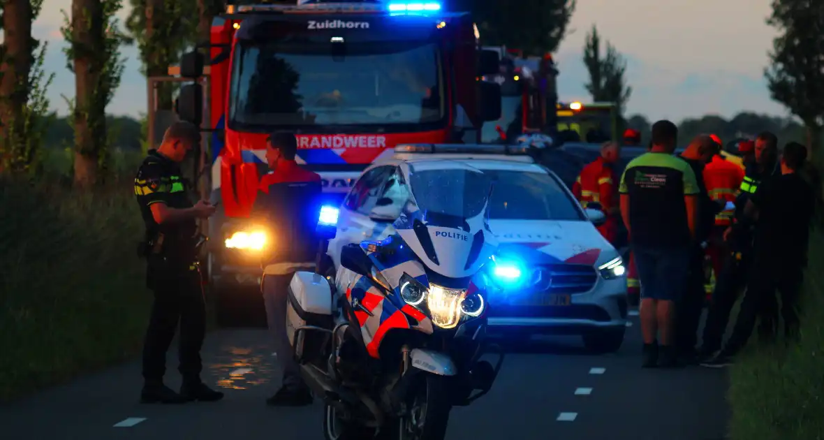 Traumateam ingezet voor auto die op zijkant belandt - Foto 3