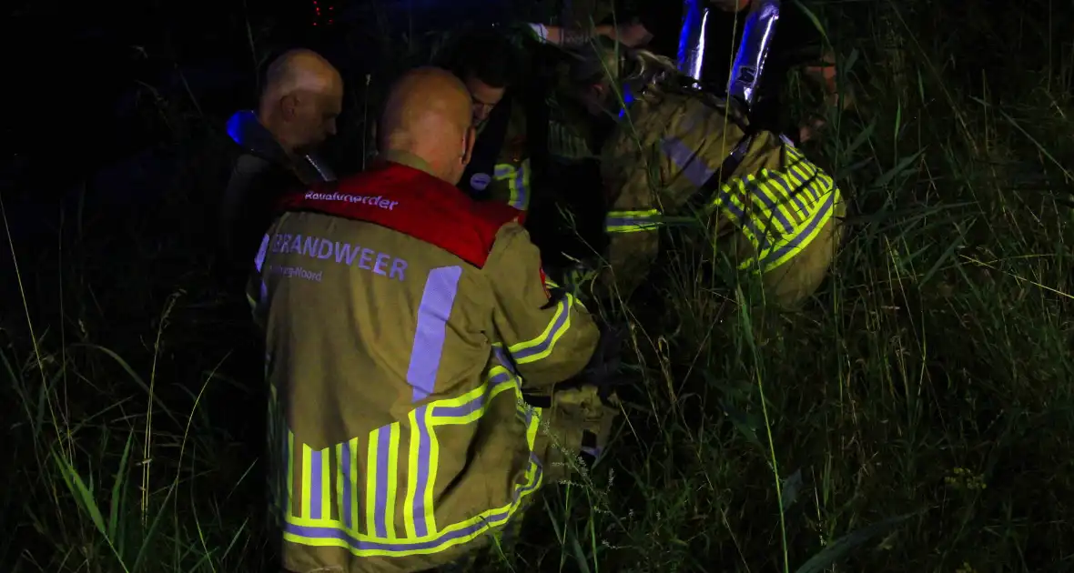 Brandweer redt ree uit zuid willemsvaart - Foto 1