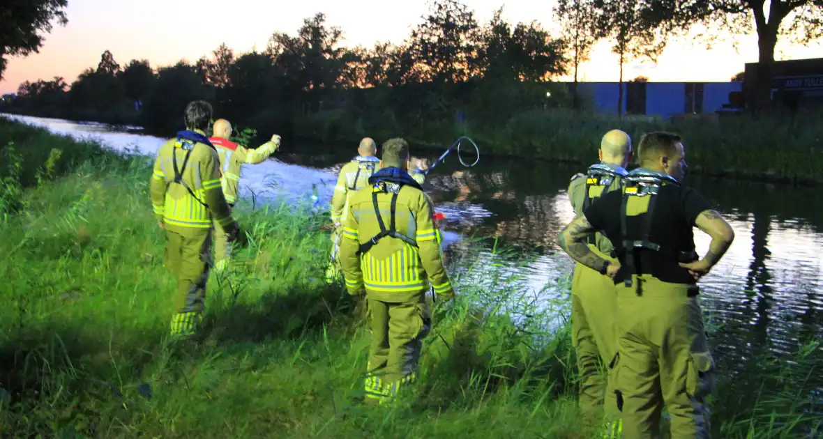 Brandweer redt ree uit zuid willemsvaart - Foto 4