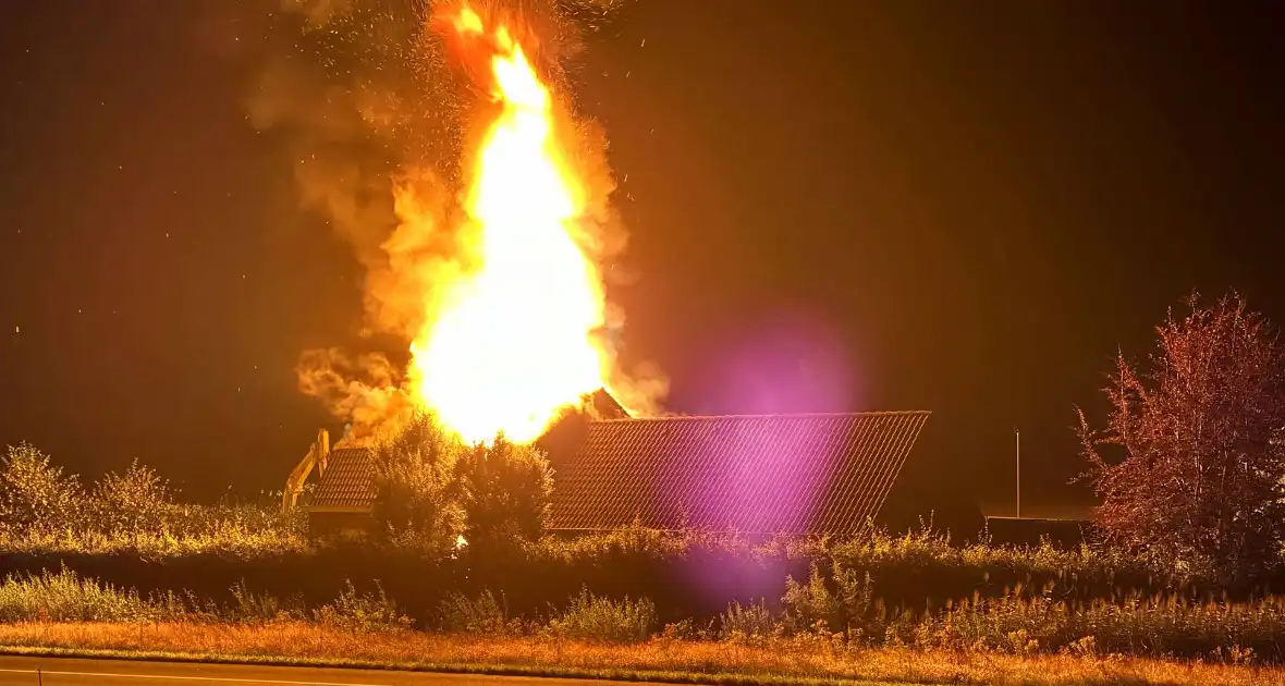 Grote brand in leegstaande boerderij