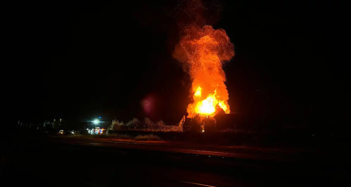 Grote brand in leegstaande boerderij - Foto 10