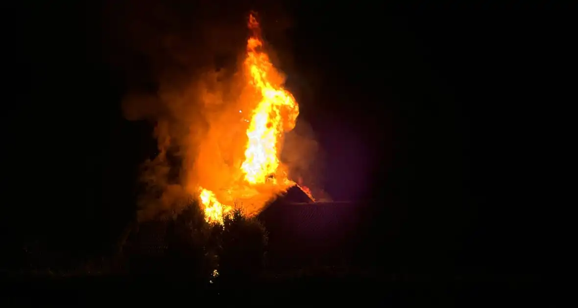 Grote brand in leegstaande boerderij - Foto 8