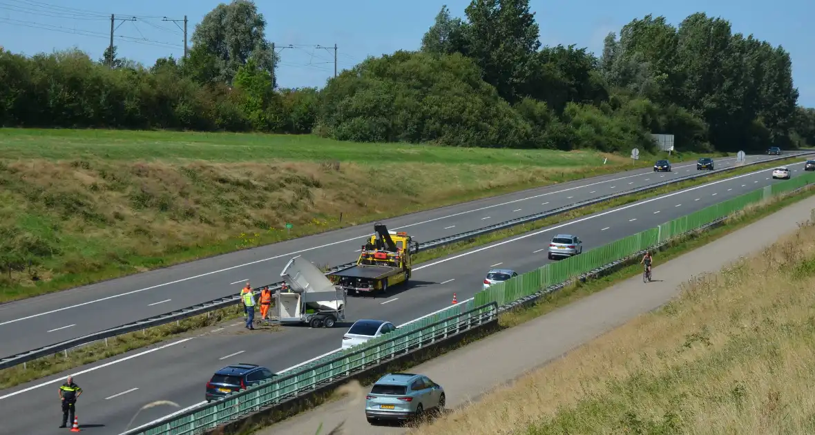 Verkeershinder na gekantelde paardentrailer - Foto 11