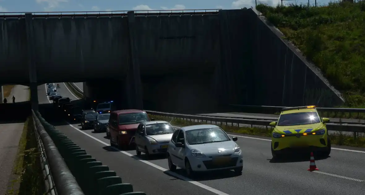 Verkeershinder na gekantelde paardentrailer - Foto 2