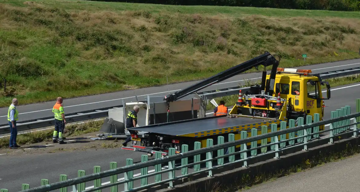 Verkeershinder na gekantelde paardentrailer - Foto 8