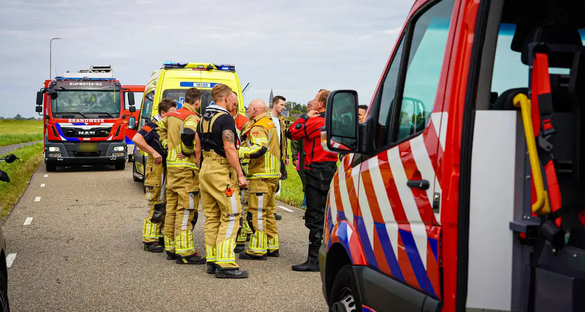 Hulpverleners halen gecrashte motorrijder uit sloot - Foto 7