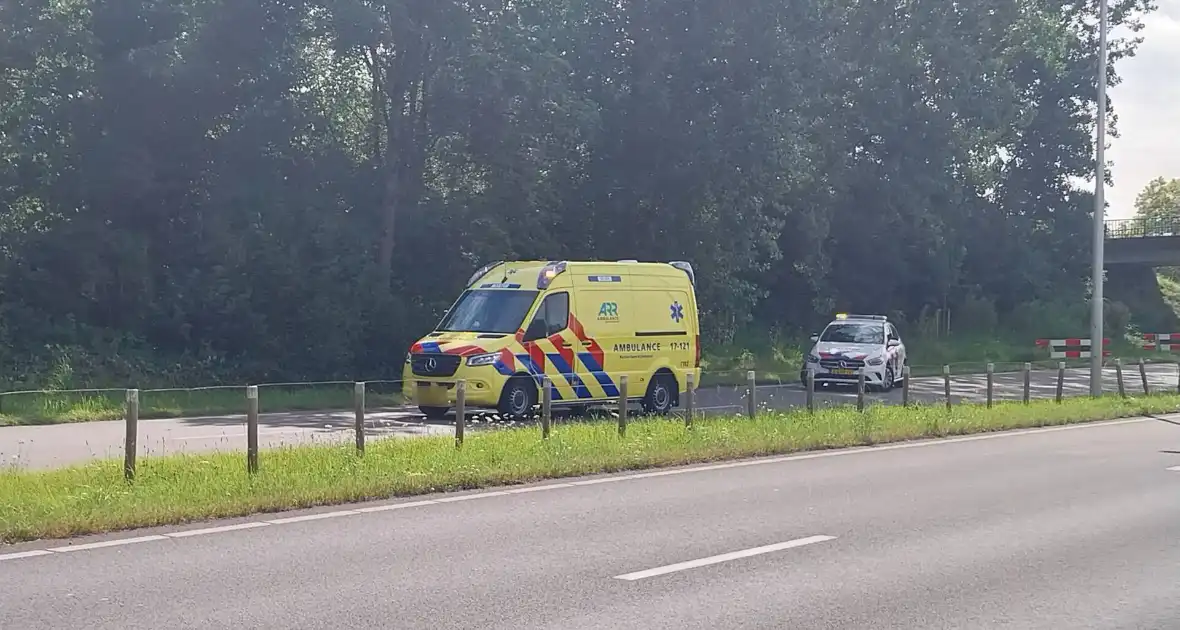 Automobilist belandt in berm - Foto 3