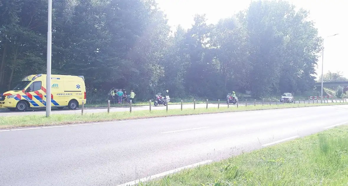 Automobilist belandt in berm - Foto 4