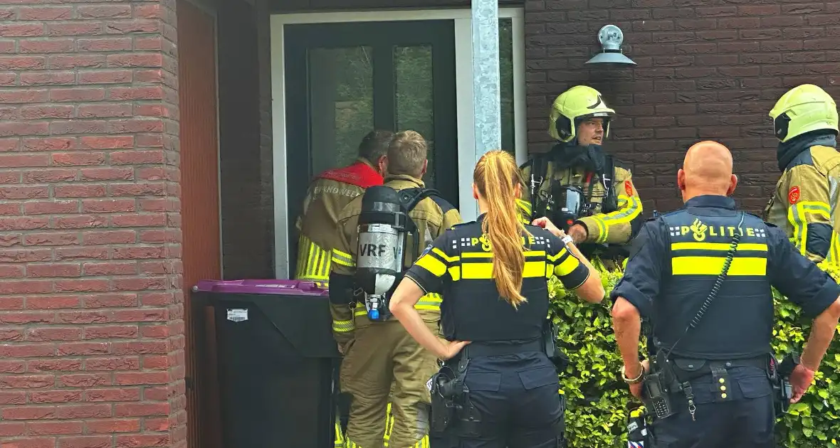 Rookmelder gaat af na val partij in woning - Foto 3