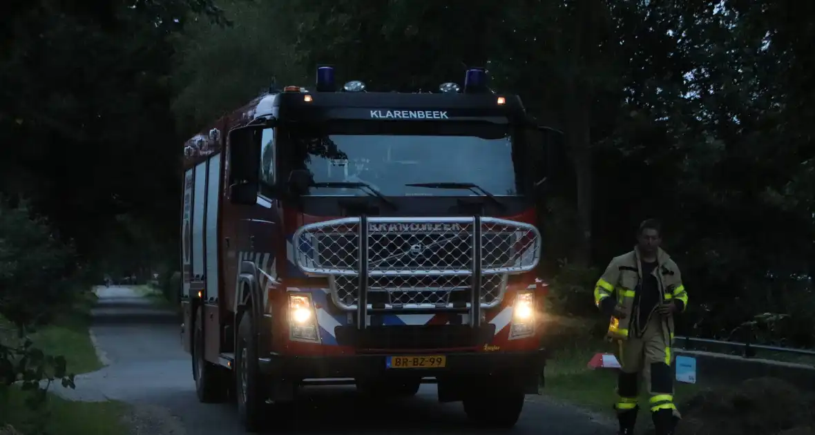 Brandweer ingezet voor broeiende stapel hooi - Foto 1