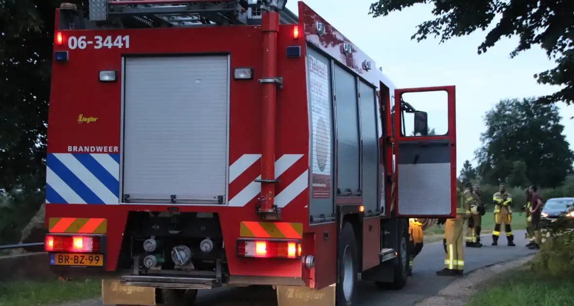 Brandweer ingezet voor broeiende stapel hooi - Foto 5