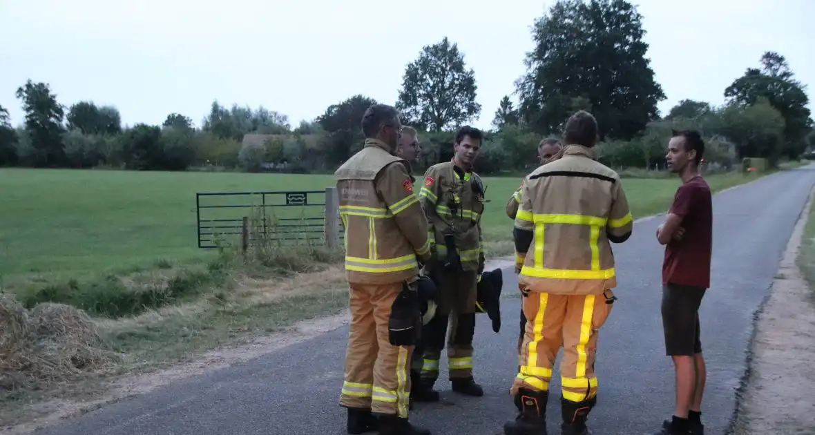 Brandweer ingezet voor broeiende stapel hooi - Foto 6