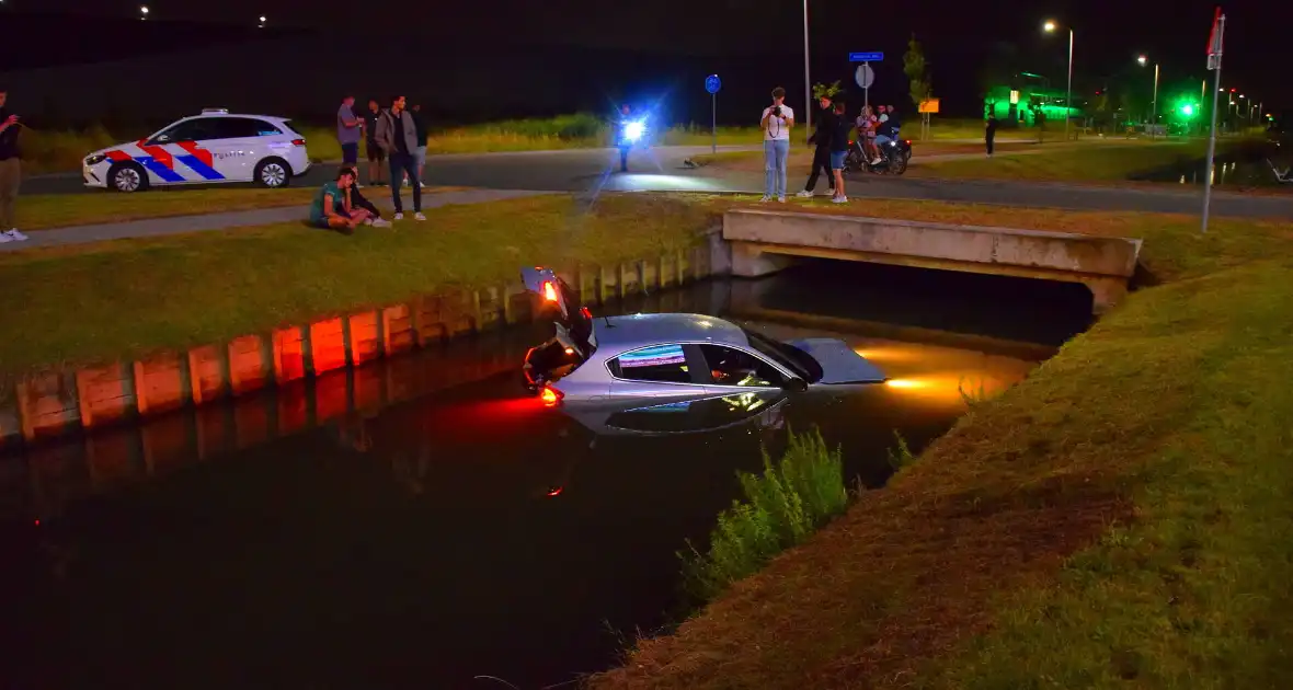 Automobilist belandt met auto in sloot