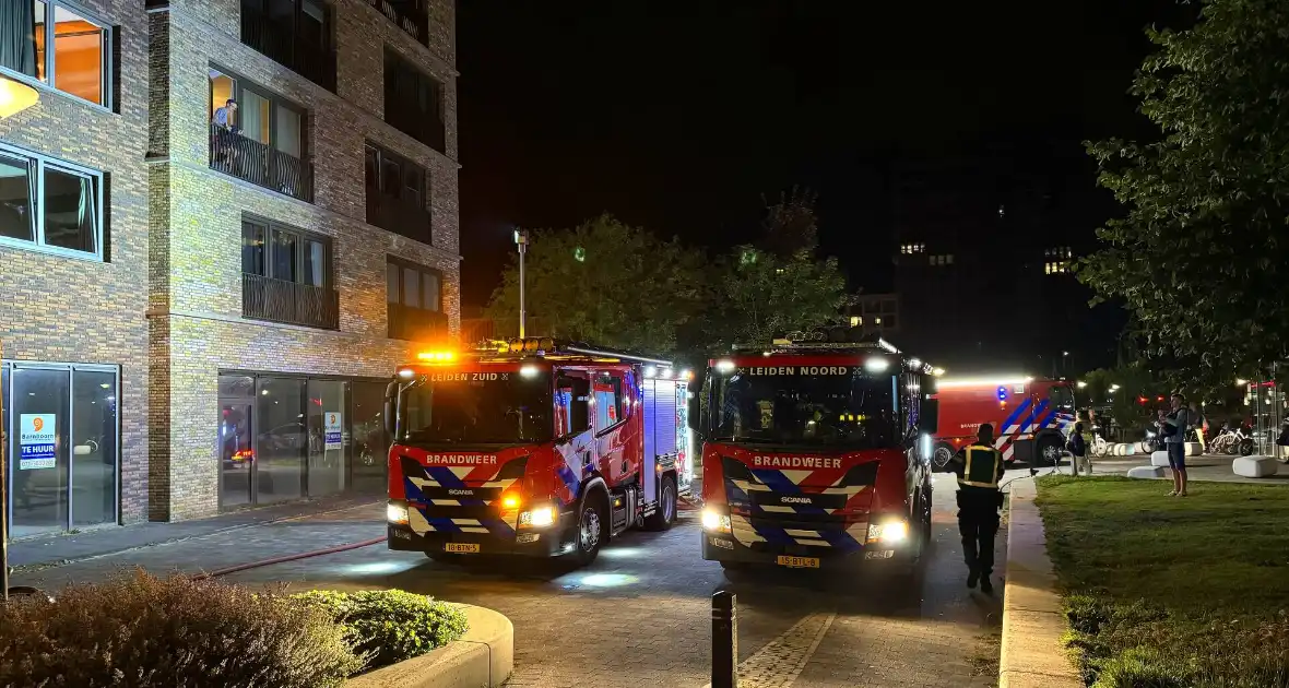 Brandweer haalt bewoners uit appartementen wegens brand