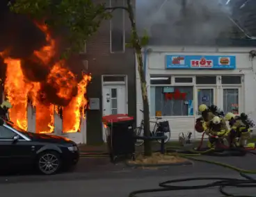 Grote uitslaande brand in pizzeria