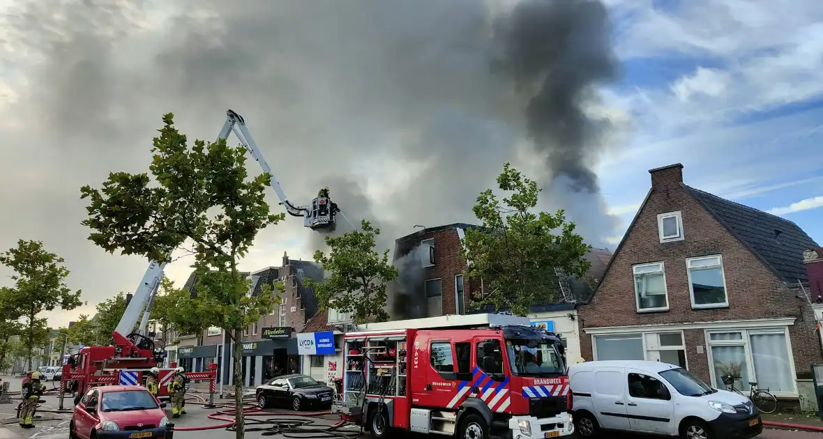 Grote uitslaande brand in pizzeria - Foto 13