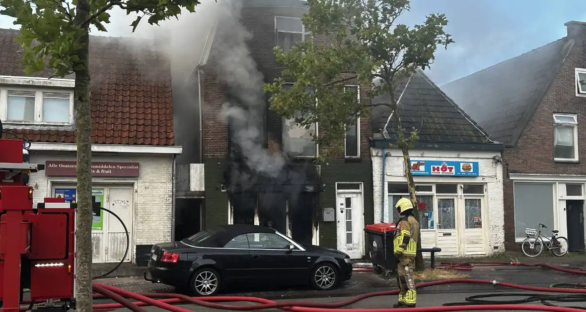 Grote uitslaande brand in pizzeria - Foto 17