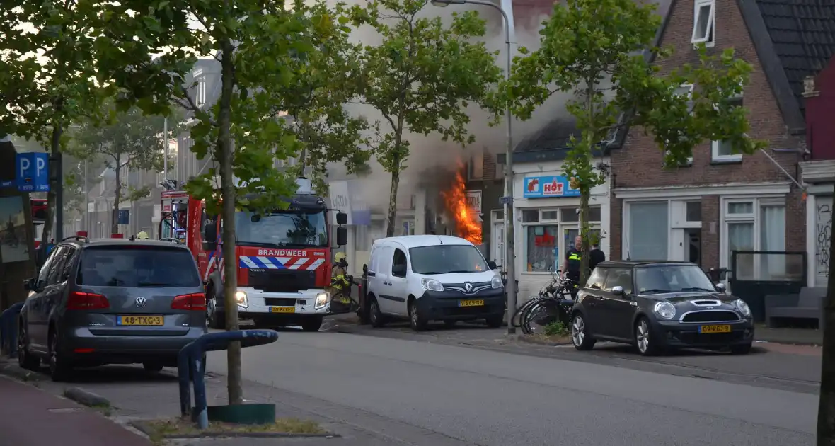 Grote uitslaande brand in pizzeria - Foto 5