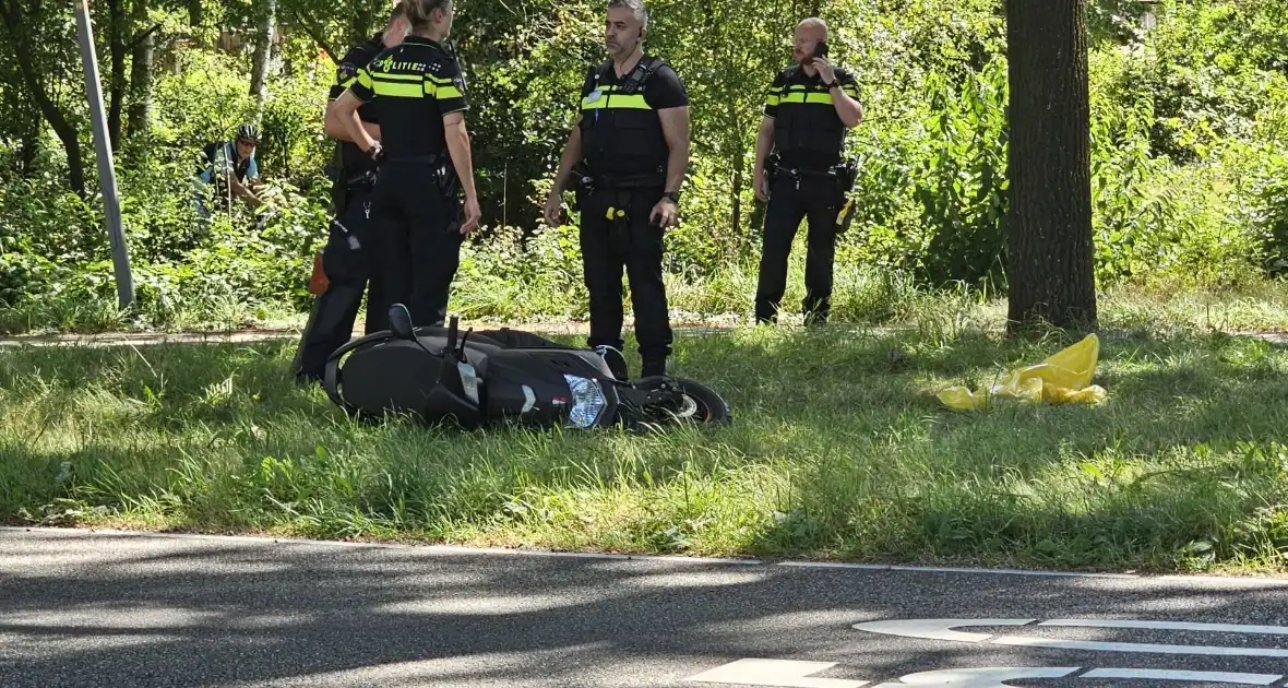 Scooterrijder raakt zwaargewond na val - Foto 4