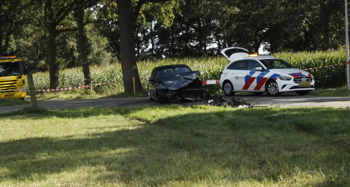 Auto's zwaarbeschadigd bij aanrijding