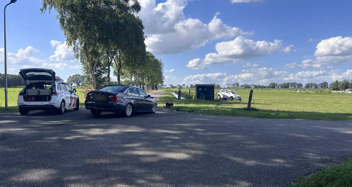 Auto's zwaarbeschadigd bij aanrijding - Foto 1