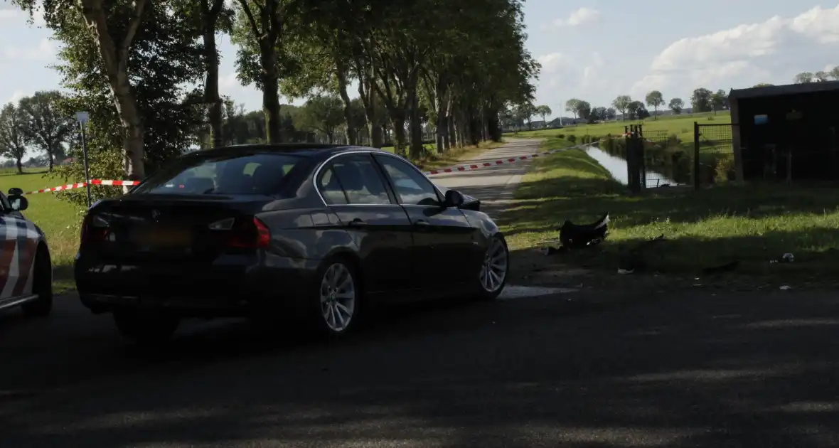 Auto's zwaarbeschadigd bij aanrijding - Foto 4