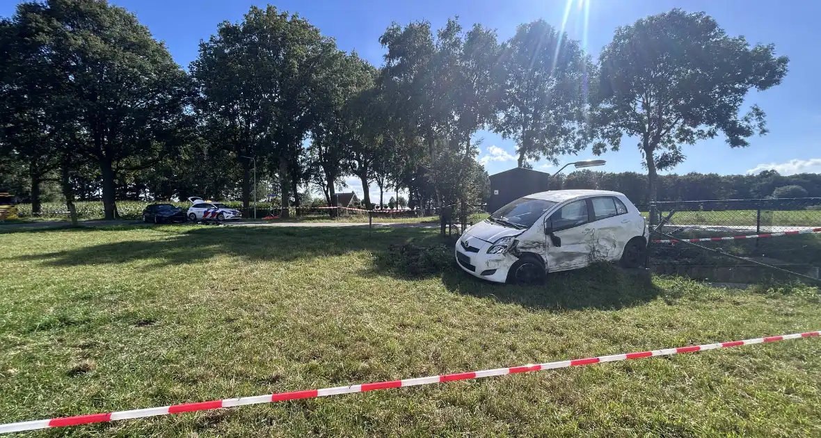 Auto's zwaarbeschadigd bij aanrijding - Foto 6