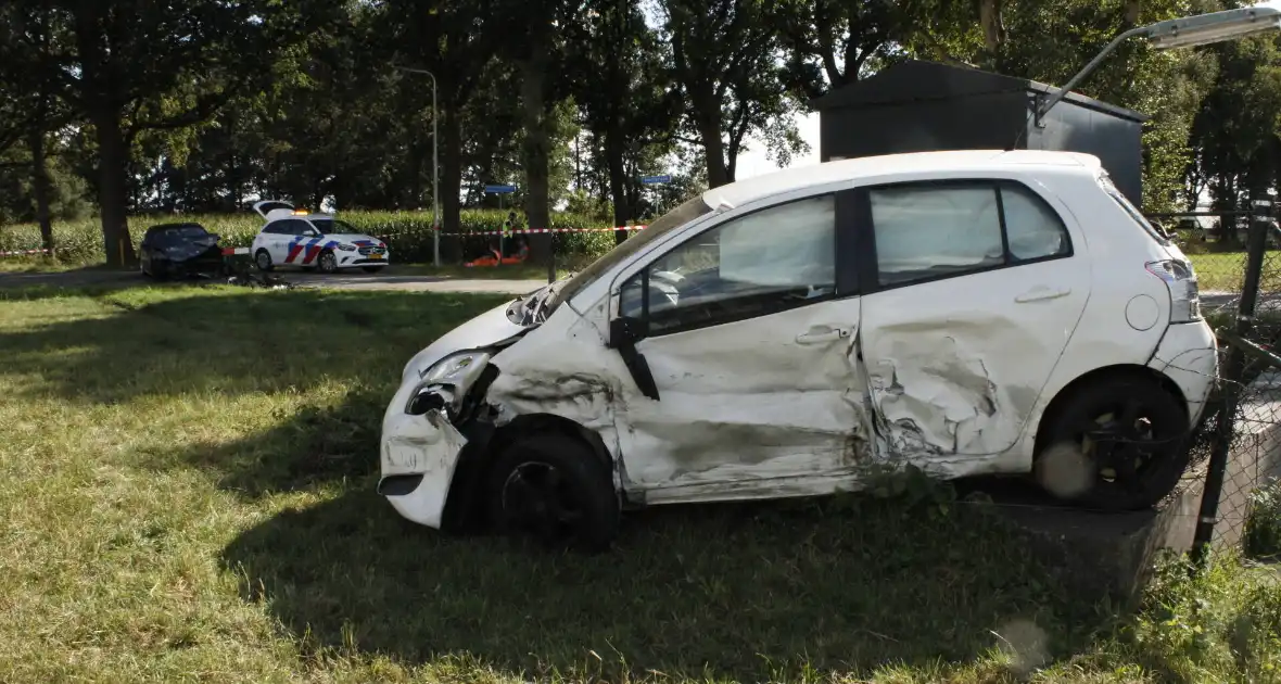 Auto's zwaarbeschadigd bij aanrijding - Foto 7