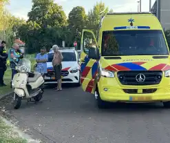 Persoon op scooter onderuit