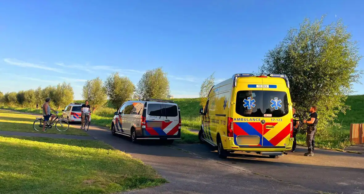 Persoon gewond na duik in Maas