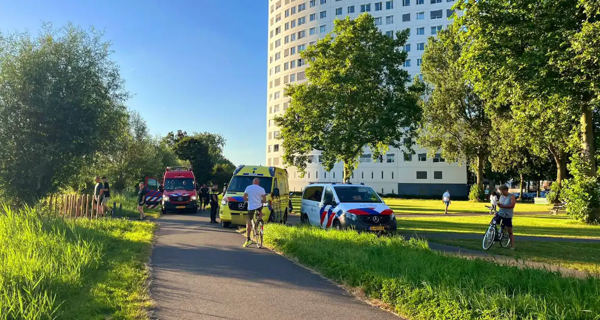 Persoon gewond na duik in Maas - Foto 1