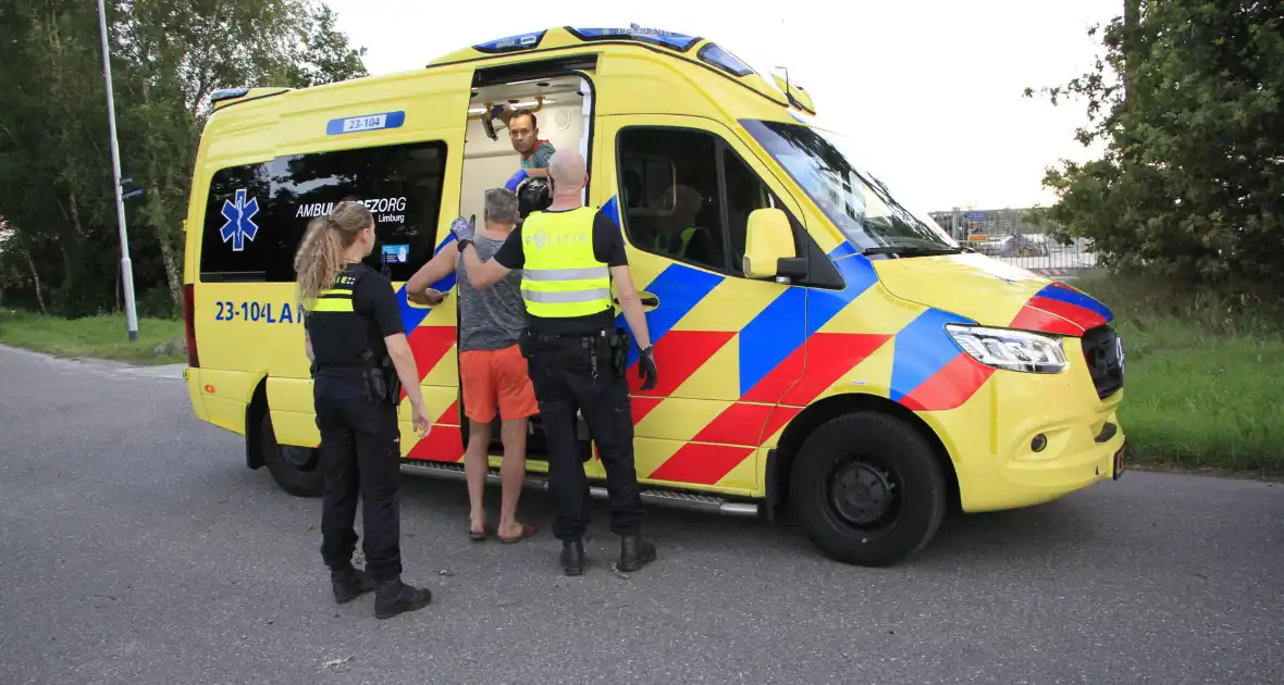 Automobilist vermoedelijk onder invloed ramt boom en hekwerk - Foto 3