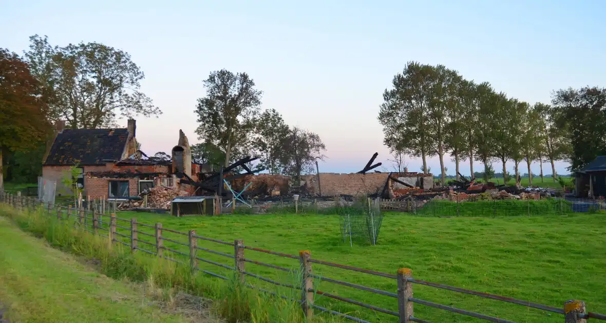 Boerderij verwoest na grote brand