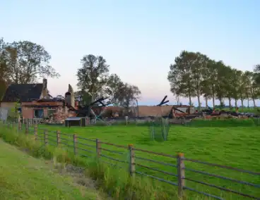 Boerderij verwoest na grote brand