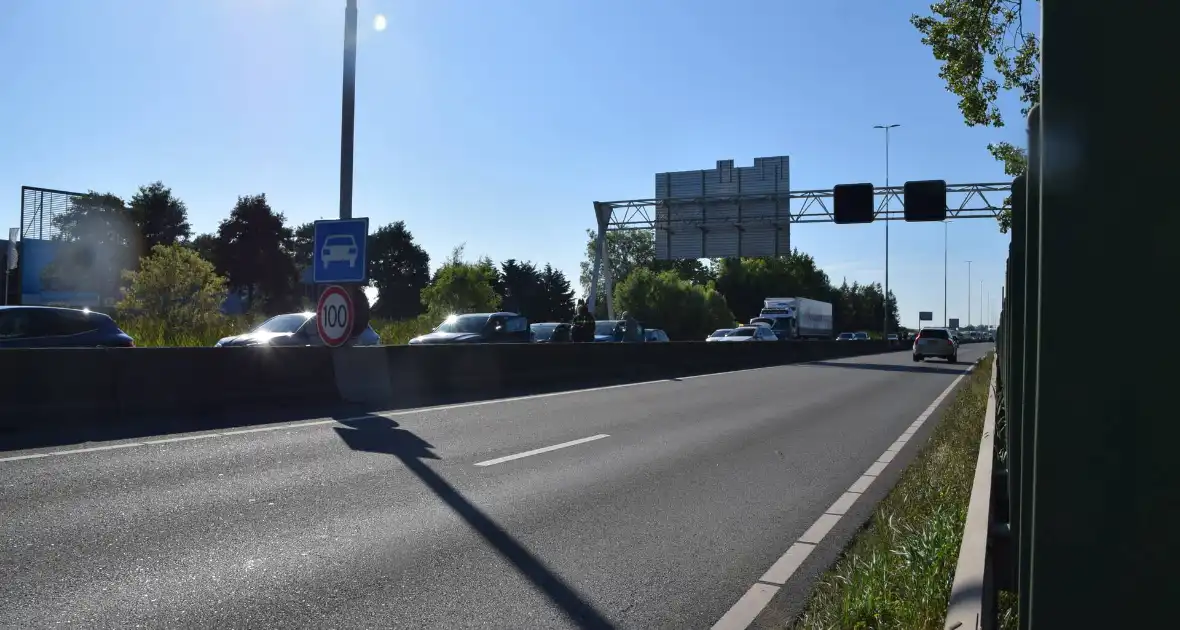 Gewonde bij kettingbotsing op snelweg - Foto 2