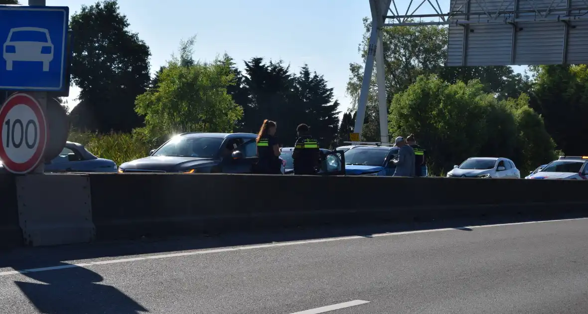 Gewonde bij kettingbotsing op snelweg - Foto 3