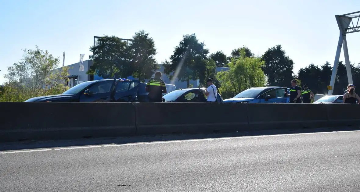 Gewonde bij kettingbotsing op snelweg - Foto 6