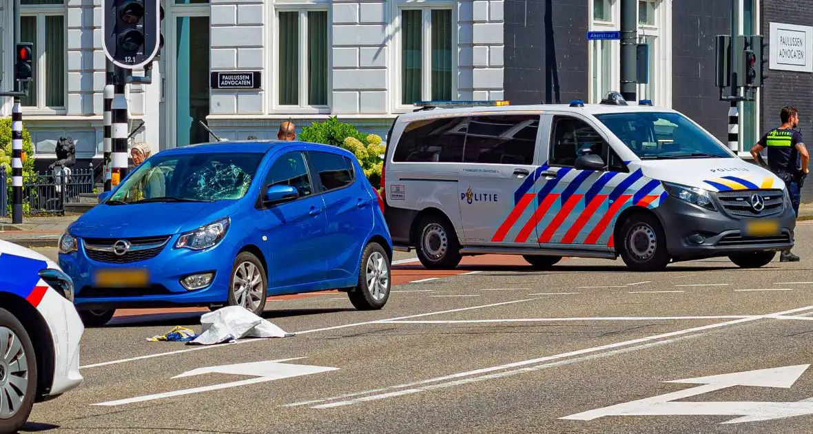 Persoon ernstig gewond bij aanrijding met auto