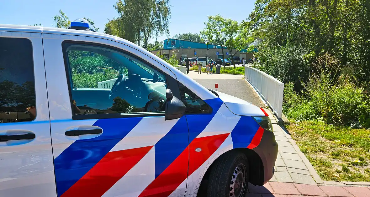 Beveiliging en politie ingezet voor megadrukte bij zwembad - Foto 3